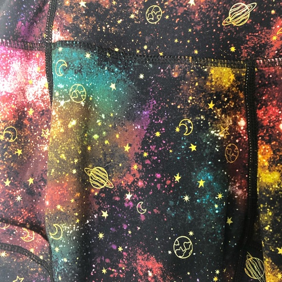 💥PRICE⬇️Torrid Active Celestial Print Cropped Leggings - Picture 5 of 5